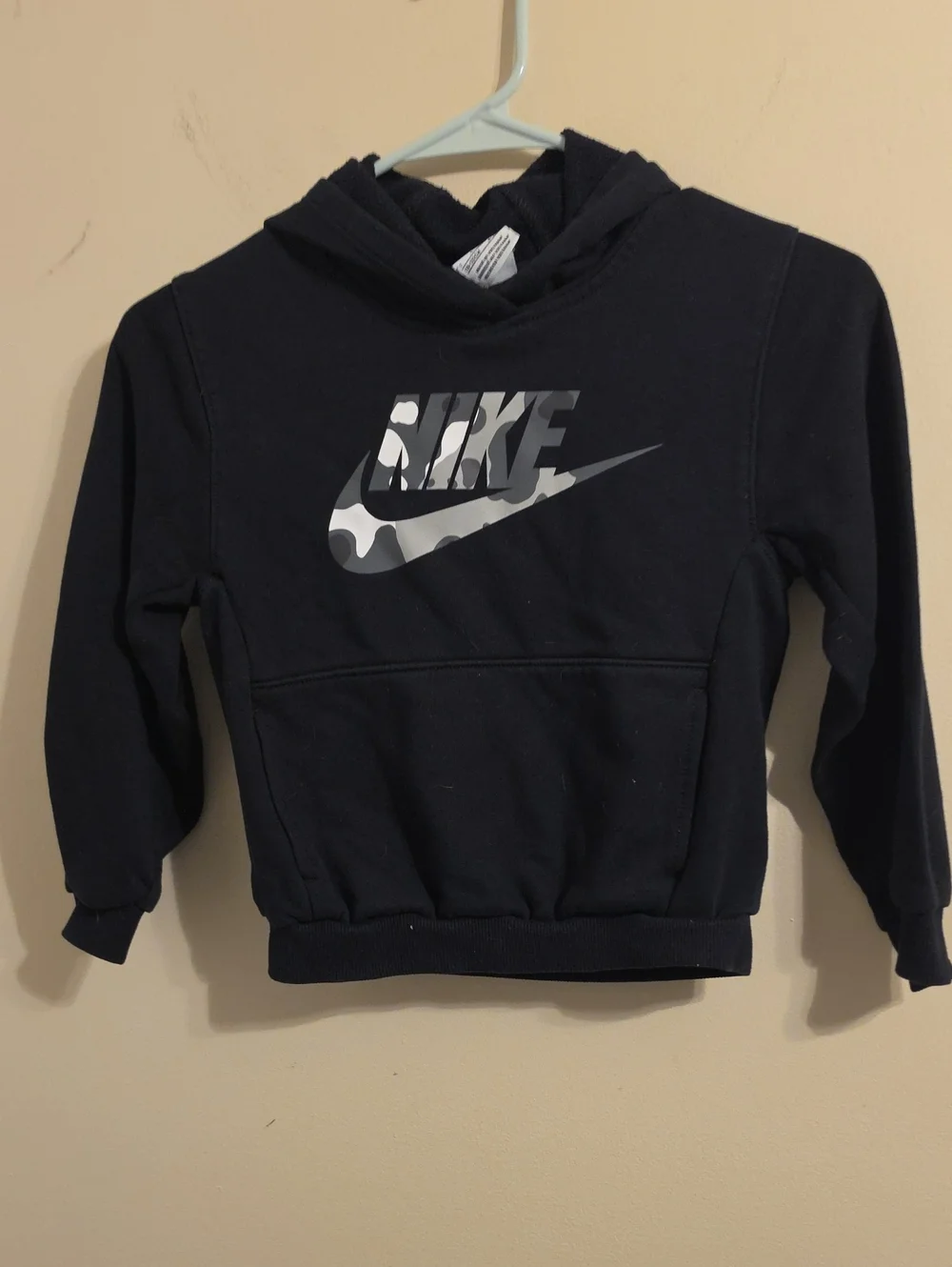 Nike Boys Black Hooded Sweatshirt. In EUC